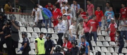 Incidente la meciul Dinamo - "U" Cluj, 70 de suporteri au fost evacuati de pe stadion